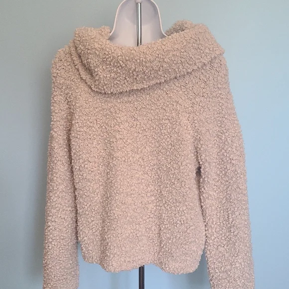 Very Soft Comfortable Turtleneck Sweater. - Picture 2 of 9